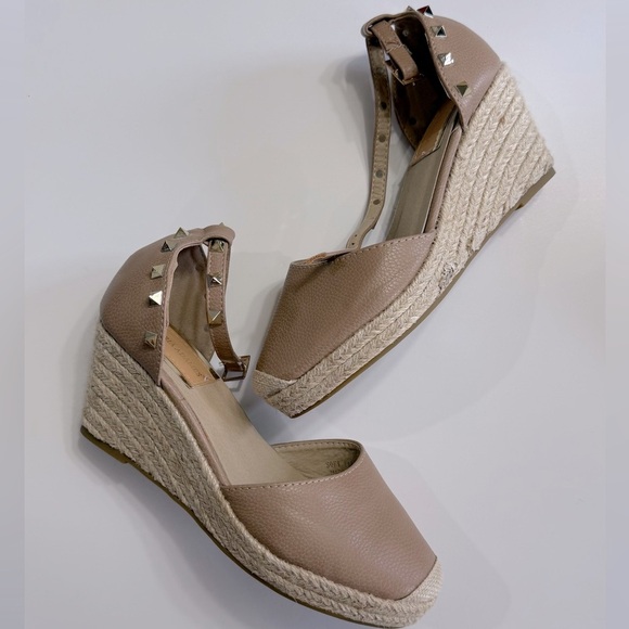 VICTORIA ADAMES taupe studded espadrille wedges - Picture 1 of 10